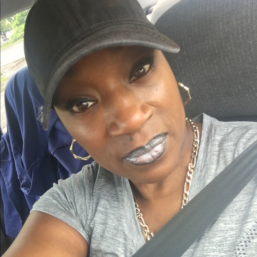 Meet your Posher, Saundra